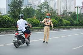 Ngoài Cảnh sát giao thông, ai được quyền yêu cầu dừng xe?