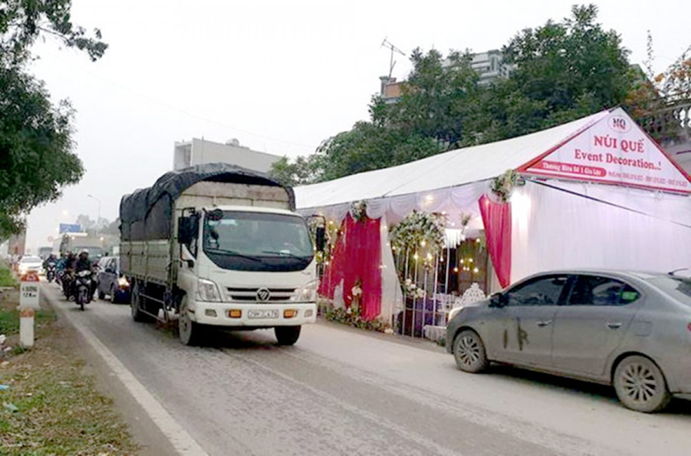Người dân được sử dụng tạm thời lòng đường, vỉa hè để tổ chức đám cưới, tang lễ